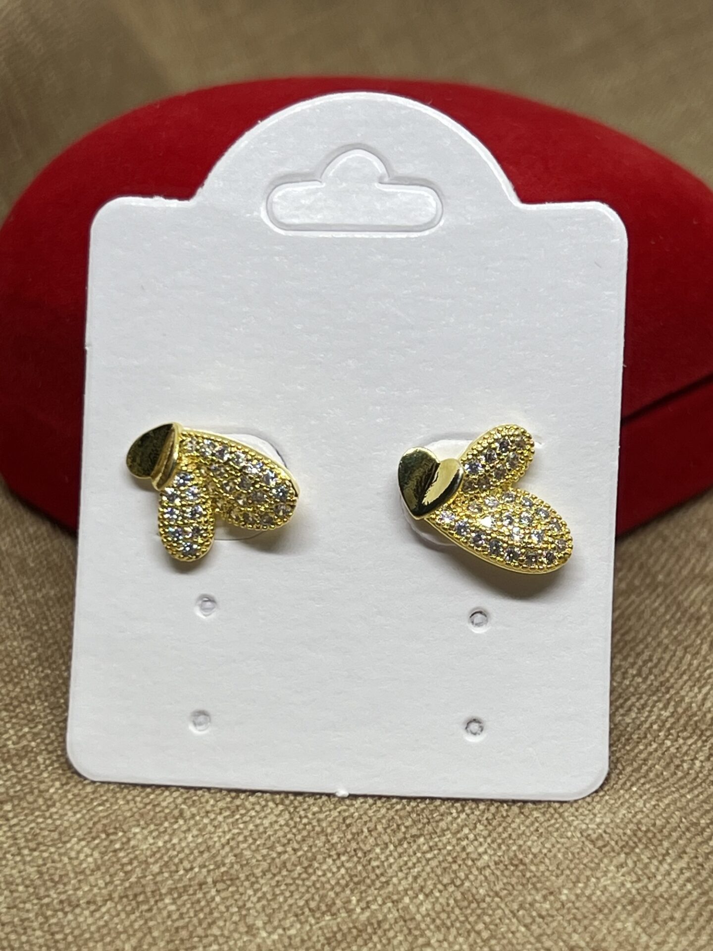 Brinco Dois Coração, Cravejado com Zircônias, e Banhado a Ouro 18K