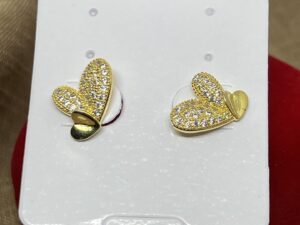 Brinco Dois Coração, Cravejado com Zircônias, e Banhado a Ouro 18K