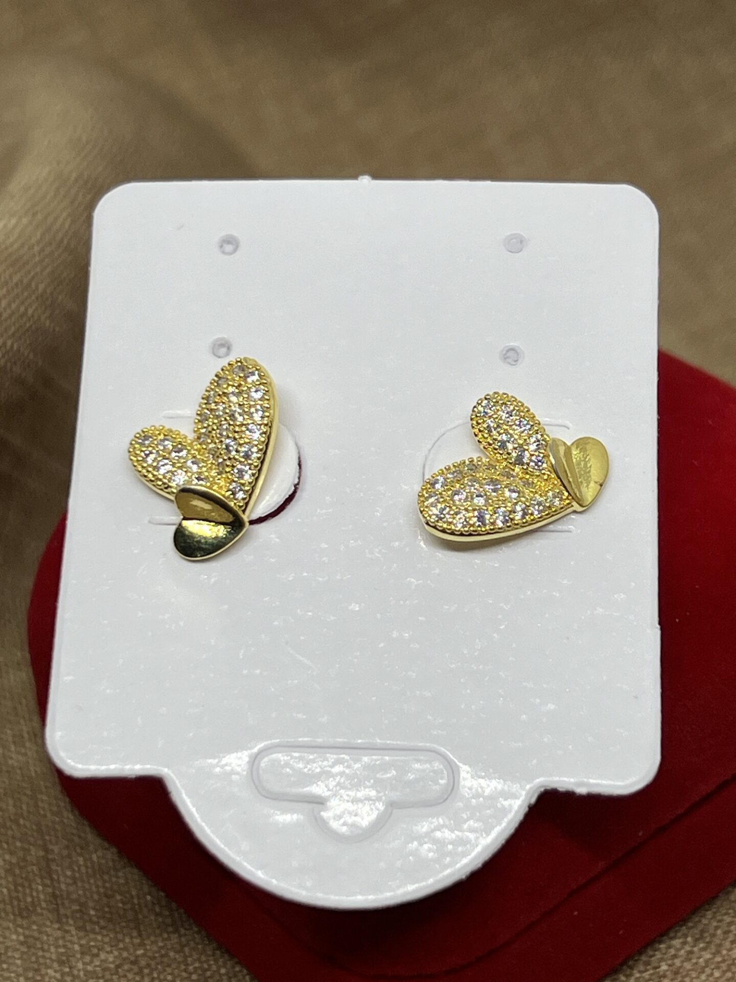 Brinco Dois Coração, Cravejado com Zircônias, e Banhado a Ouro 18K