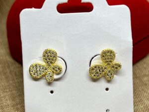 Brinco Borbuleta, Cravejado com Zircônias, e Banhado a Ouro 18K