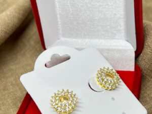 Brinco Cravejado com Zircônias, e Banhado a Ouro 18K