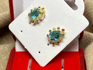 Brinco Gota Azul Cravejado com Zircônias coloridas, e Banhado a Ouro 18K