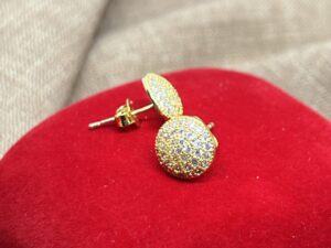 Brinco Bola Cravejado com Zircônias, Banhado a Ouro 18K