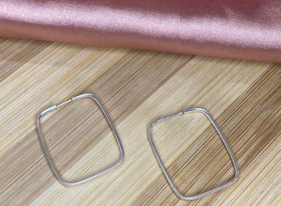 Brinco Argola Quadrada em Prata 925