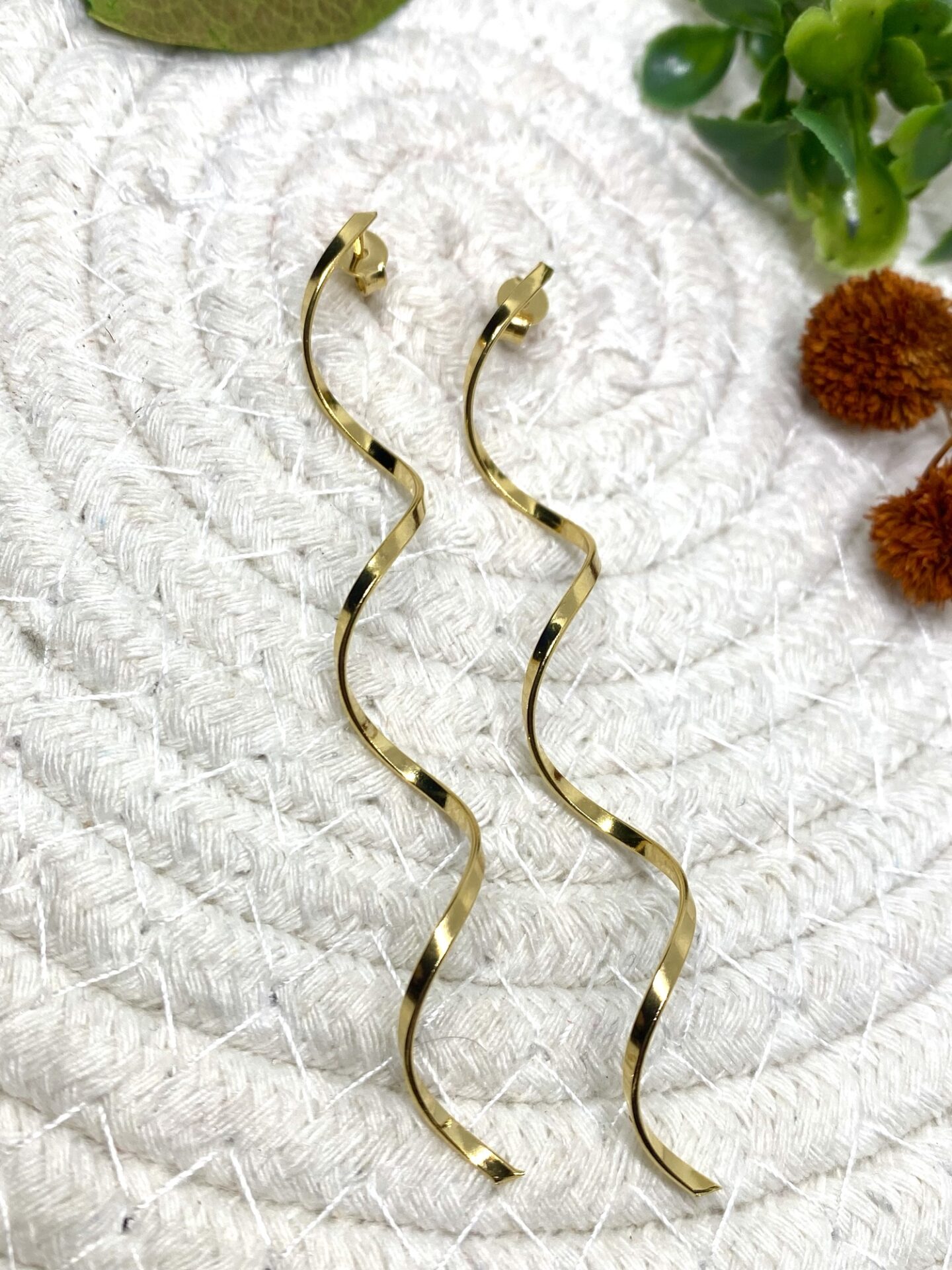 Brinco Longo em Espiral Banhado a Ouro 18k