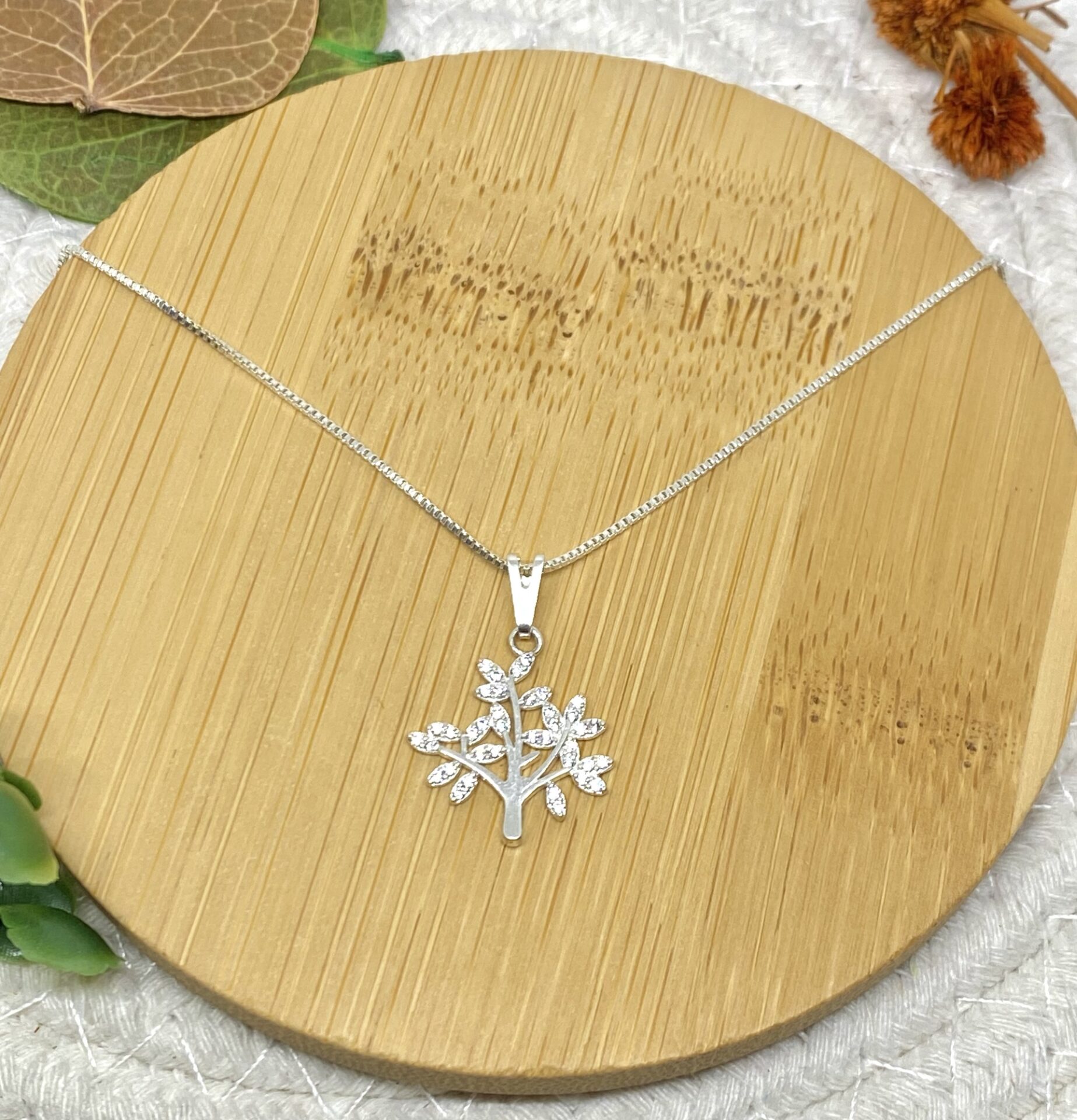 Colar Arvore da Vida, Crevejada em Microzircônis, Banho de Prata 925