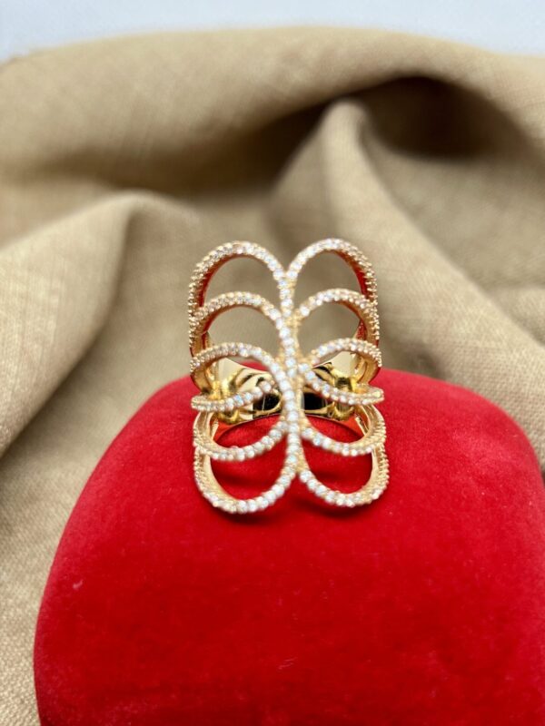 Anel Cravejado Em Microzircônia Banhado A Ouro 18k