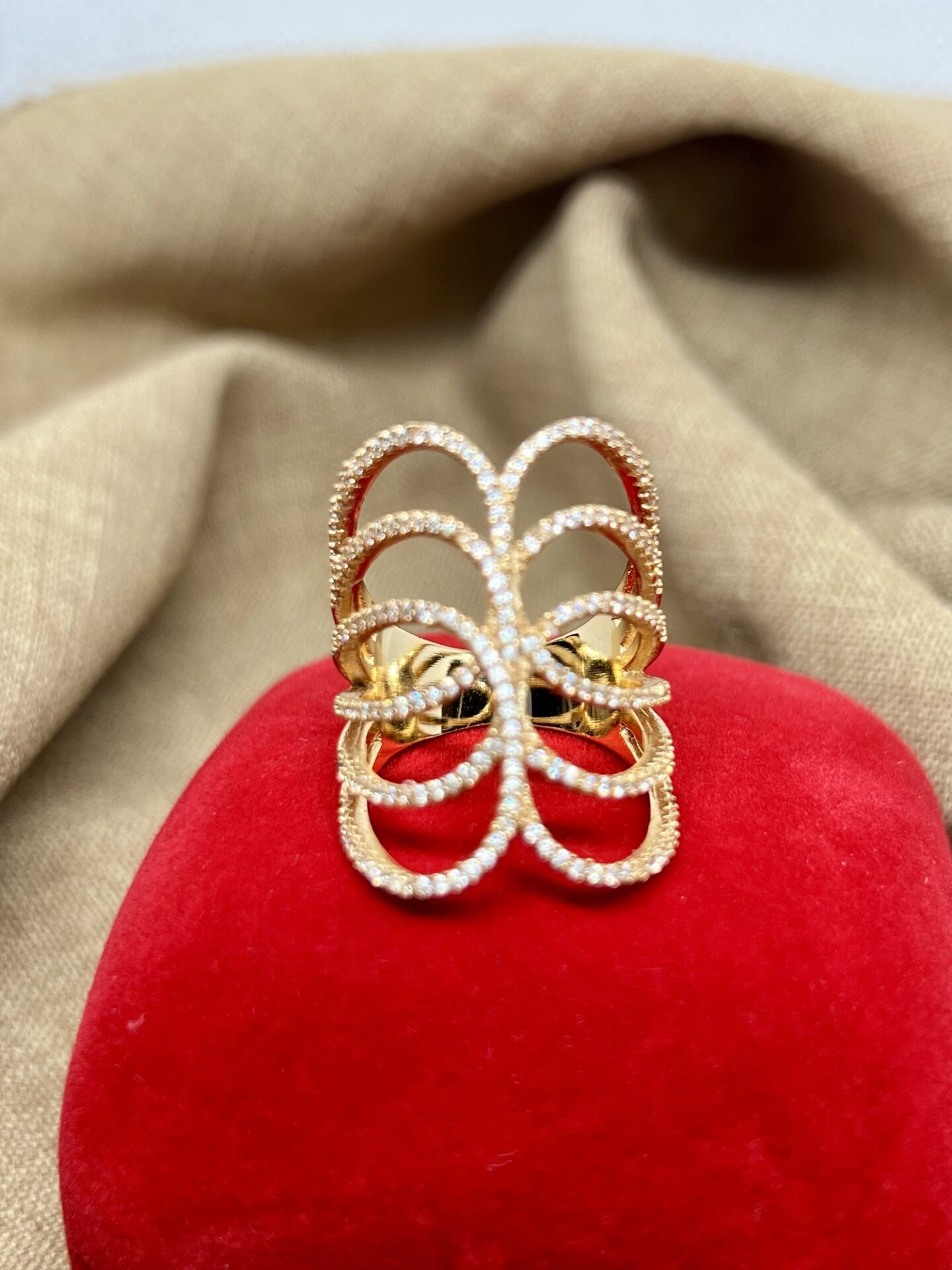 Anel Cravejado Em Microzircônia Banhado A Ouro 18k