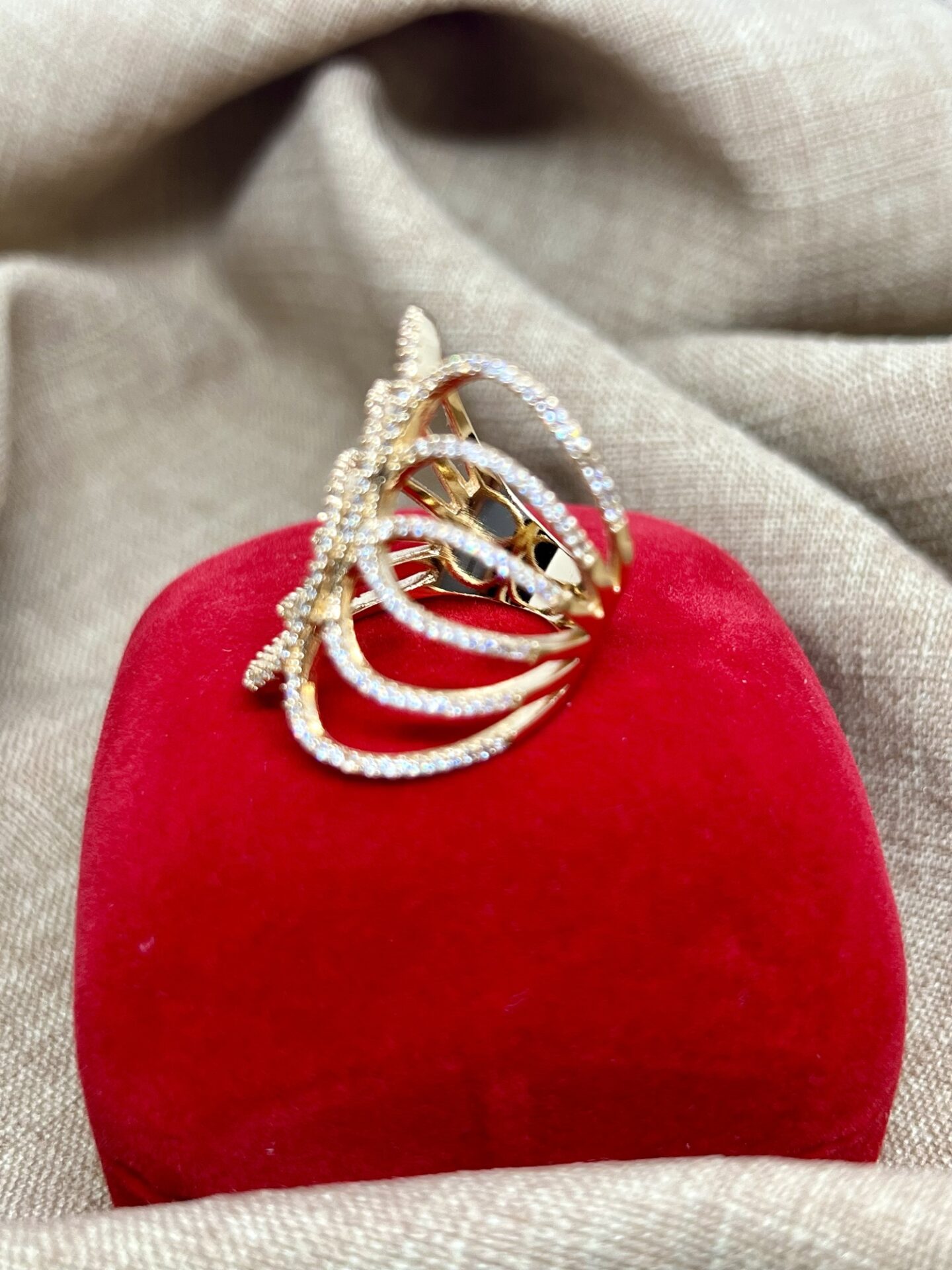 Anel Cravejado Em Microzircônia Banhado A Ouro 18k