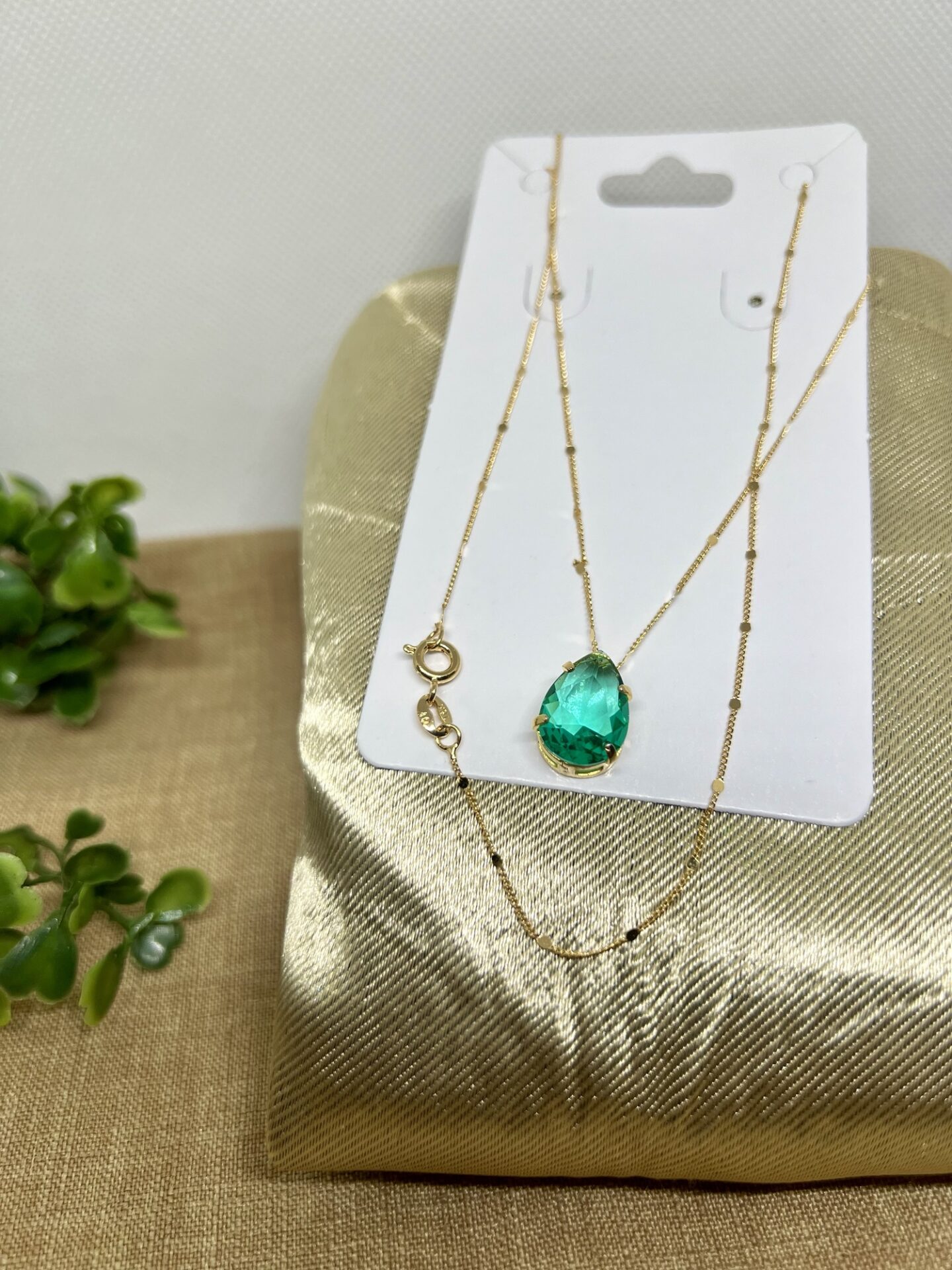Colar Gota de Zircônia Verde Banhado a Ouro 18k