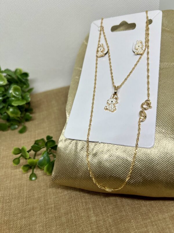 Conjunto Brinco + Colar +Pingente de Coelho Banhado a Ouro 18K
