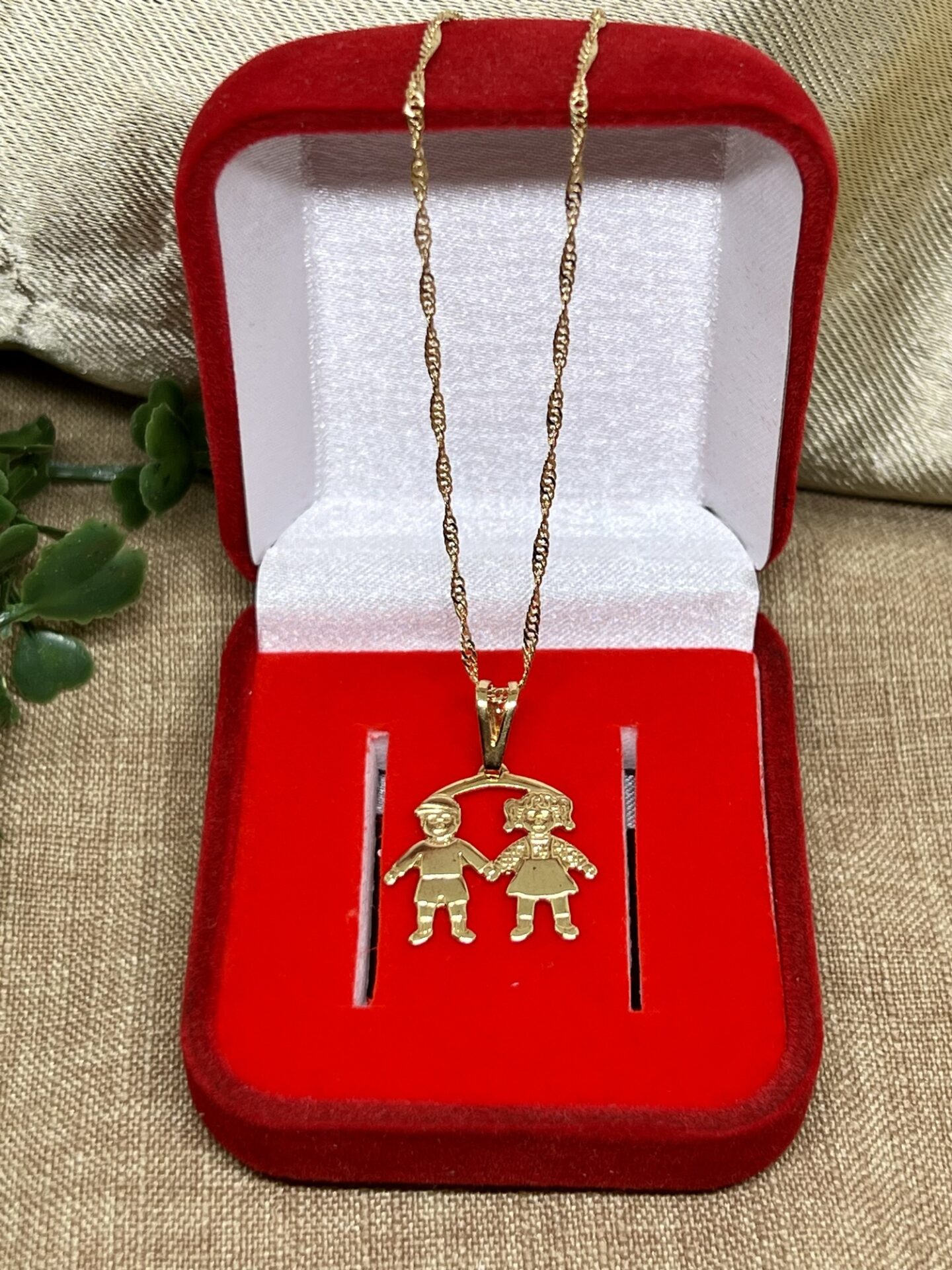 Cordão Trançado + Pingente Casal de Filhos Banhado a Ouro 18k