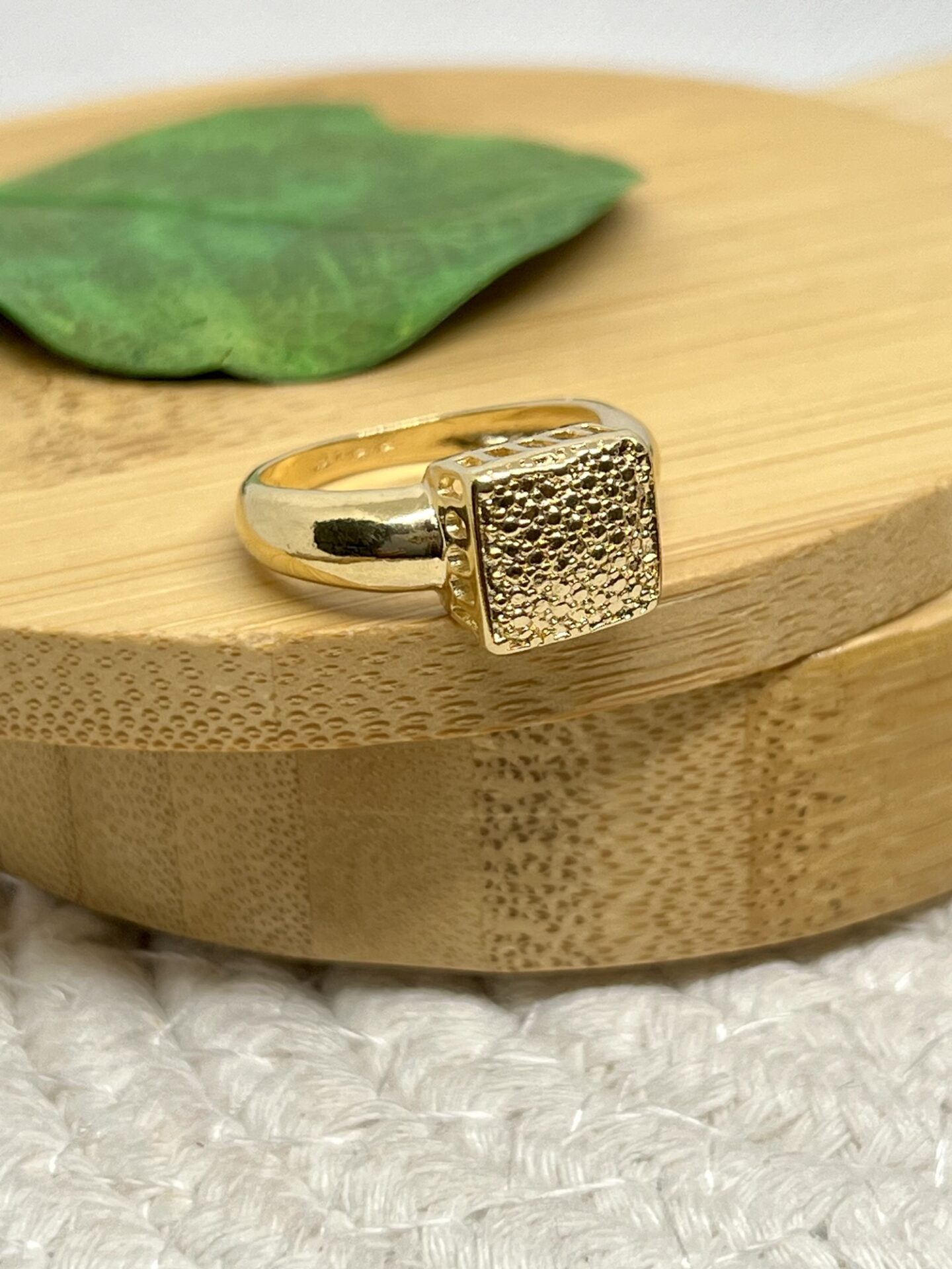 Anel vazado, banhado a ouro 18k