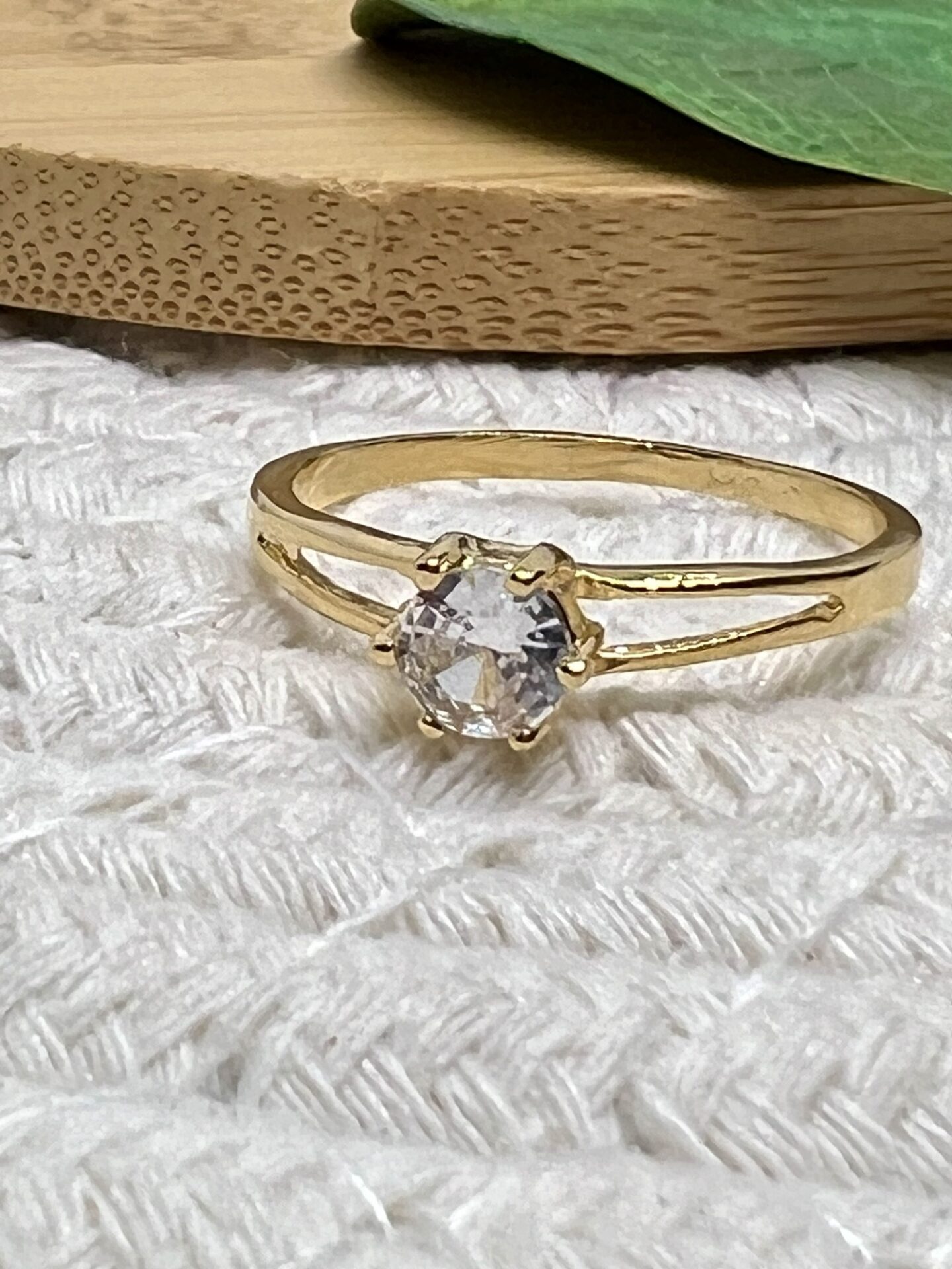 Anel Solitário com Zircônia, banhado a ouro 18k - Imagem 3