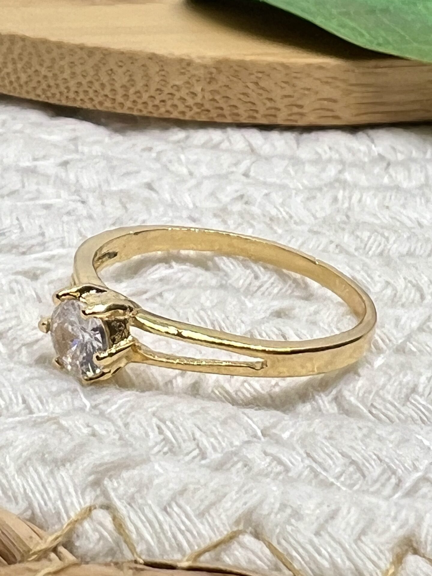 Anel Solitário com Zircônia banhado a ouro 18k