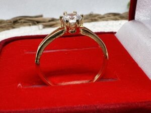 Anel Solitário com Zircônia banhado a ouro 18k