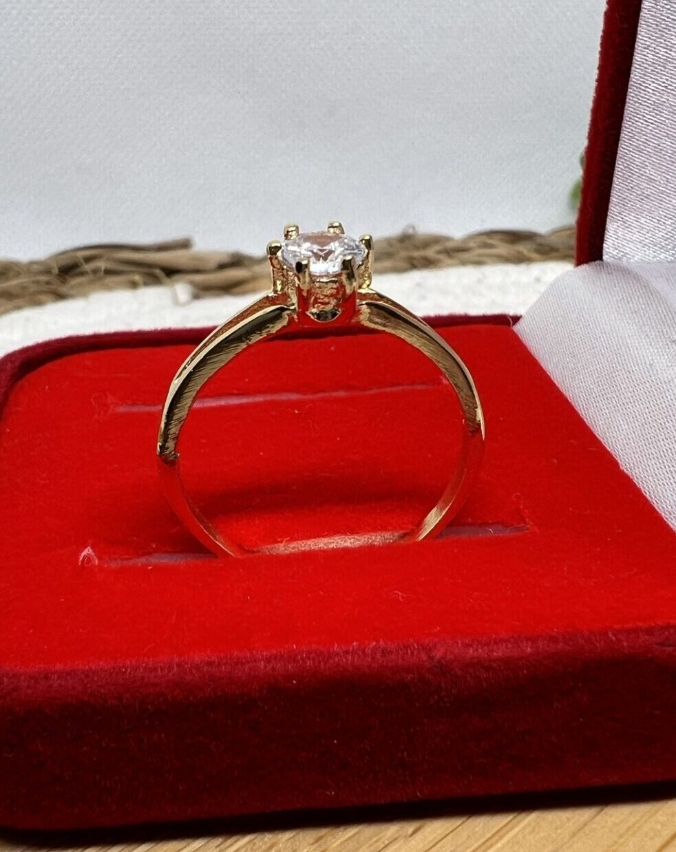 Anel Solitário com Zircônia banhado a ouro 18k