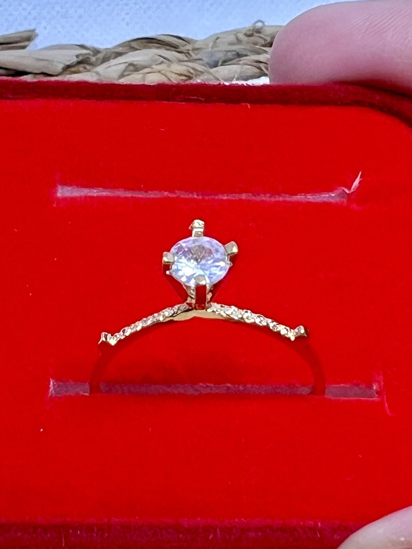 Anel Solitário com Zircônia Banhado a Ouro 18k