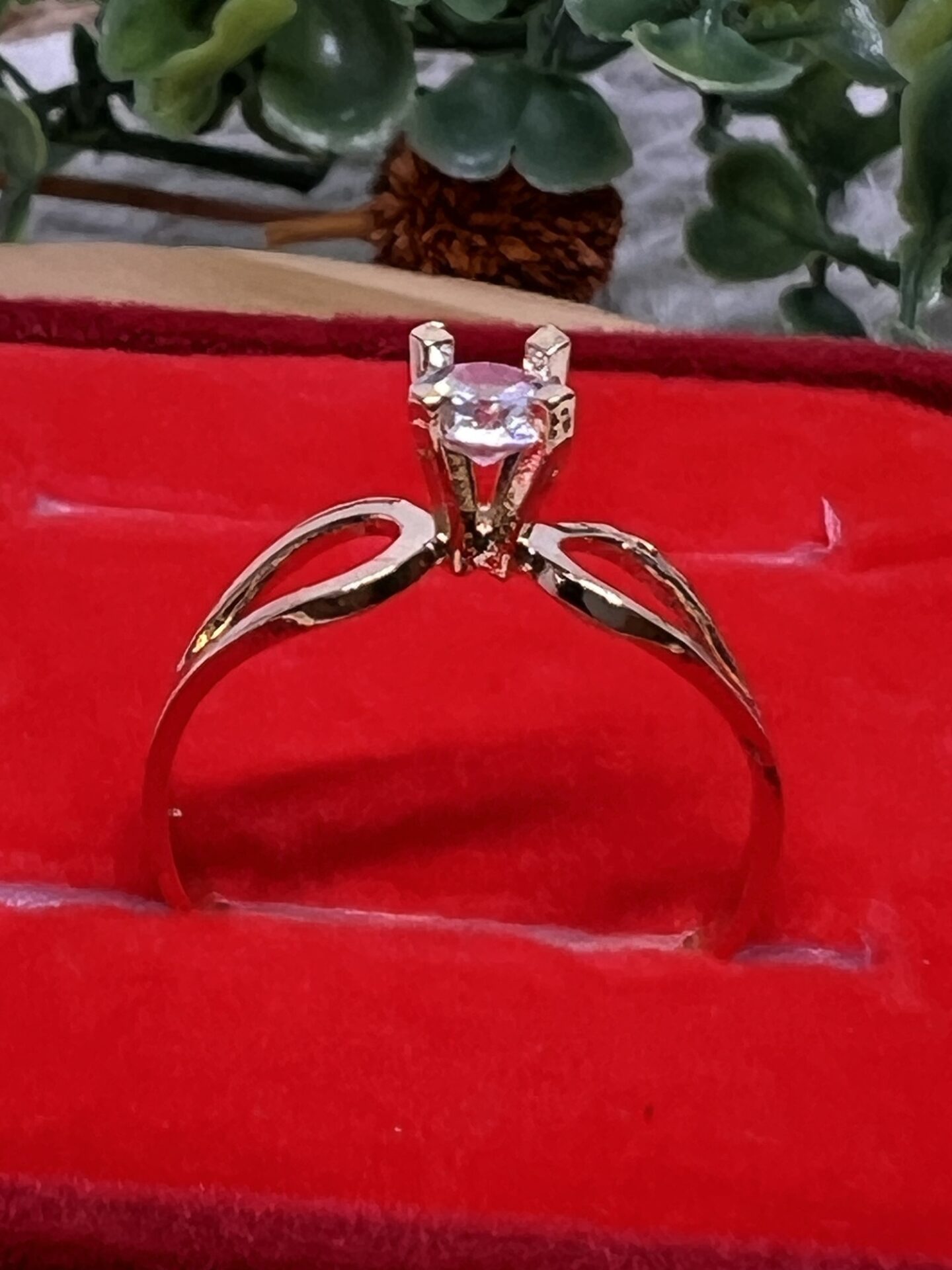 Anel Solitário com Zircônioa Banhado a Ouro 18k