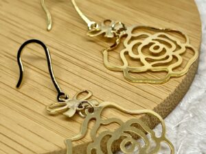 Brincoem Formato de Flor Banhado a Ouro 18k