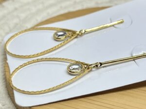 Brinco Gota, com Zircônia, banhado a ouro 18k