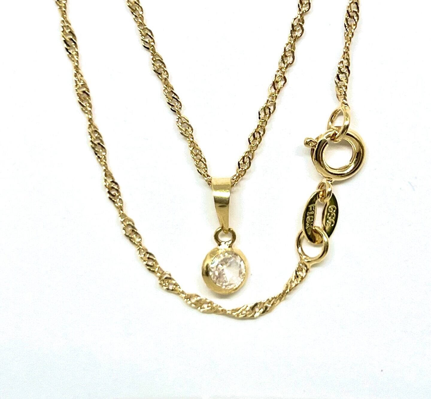 Cordão Malha Fígaro + Pingente em Zircônias, Banhado a Ouro 18k