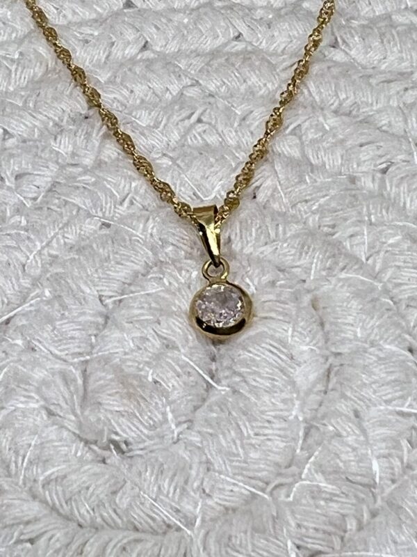 Cordão Malha Fígaro + Pingente em Zircônias, Banhado a Ouro 18k
