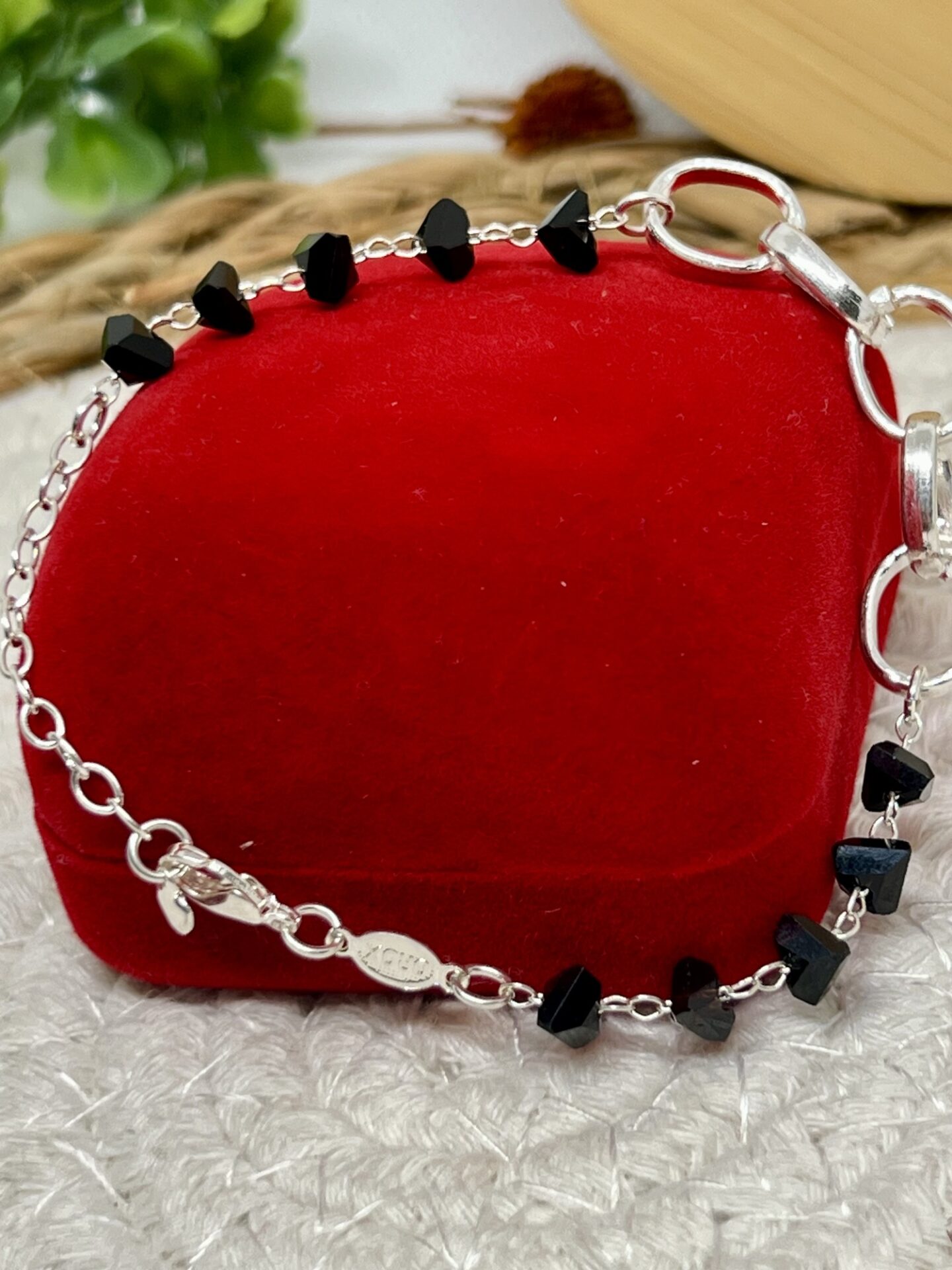 Pulseira com prdras pretas Banho de prata 925