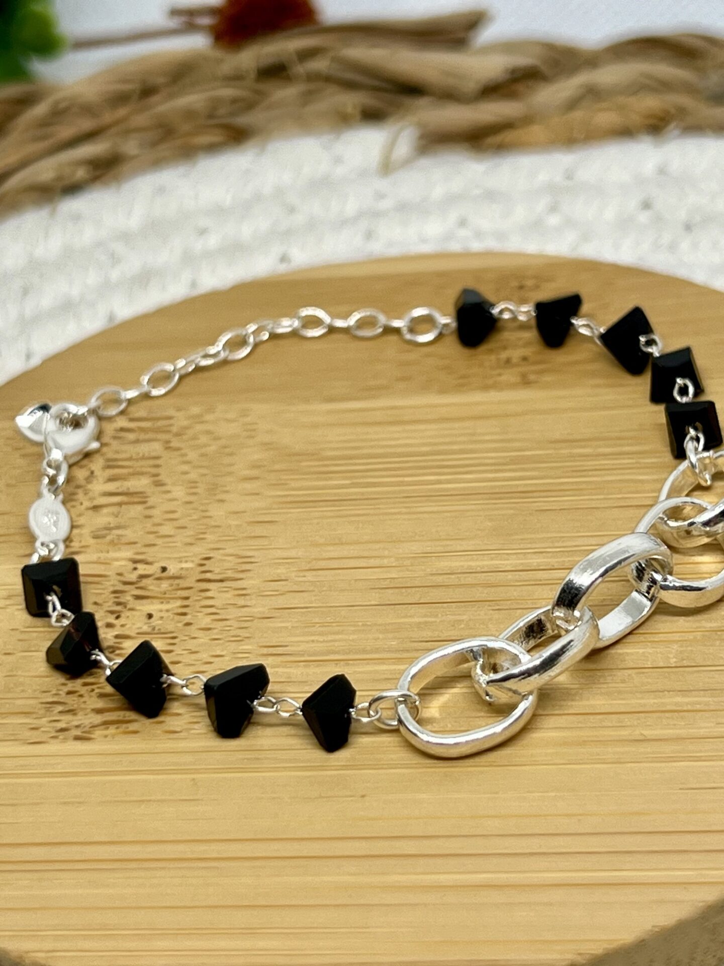 Pulseira com prdras pretas Banho de prata 925
