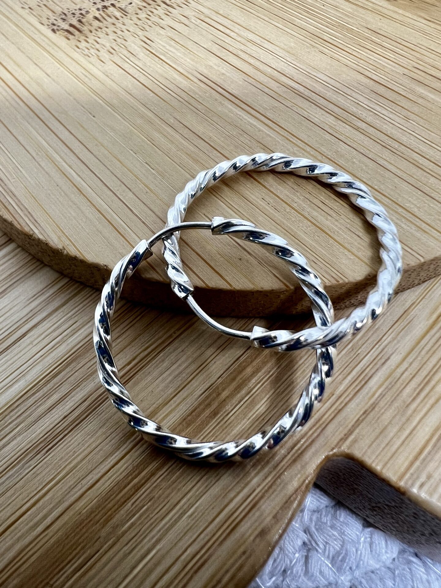 Argola Redonda Trancada em Prata 925