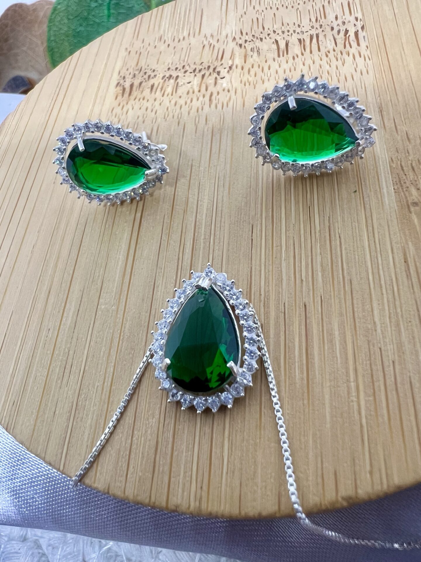 Conjunto Colar + Brinco com Zircônia Verde e Microzirconia cristal | Prata 925