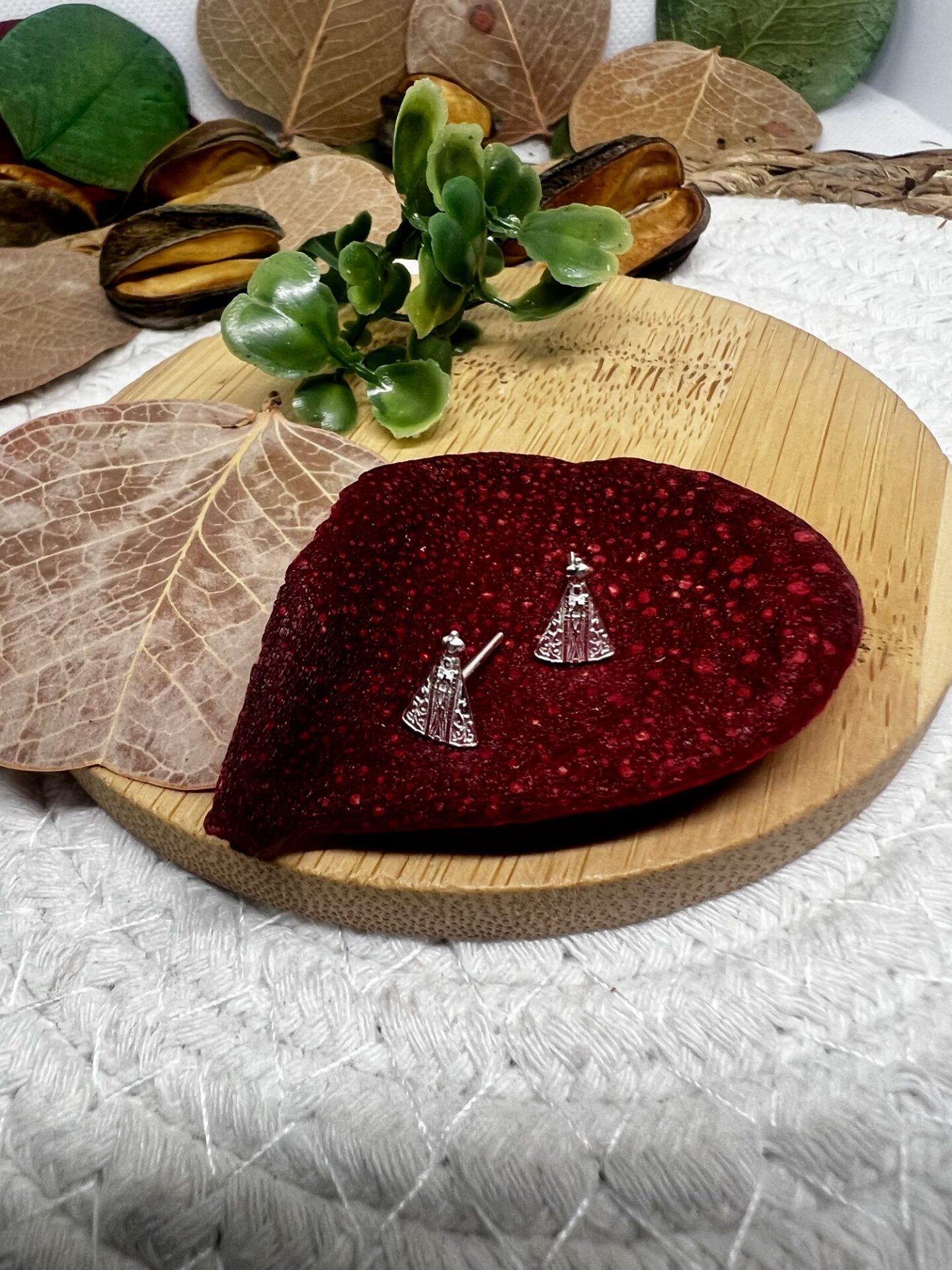 Descubra a Beleza e a Devoção do Brinco da Nossa Senhora Aparecida em Prata 925 - Imagem 3