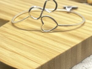 Pulseira Cravejada em Zircônias Brancas e Pedra Central Azul, Prata 925
