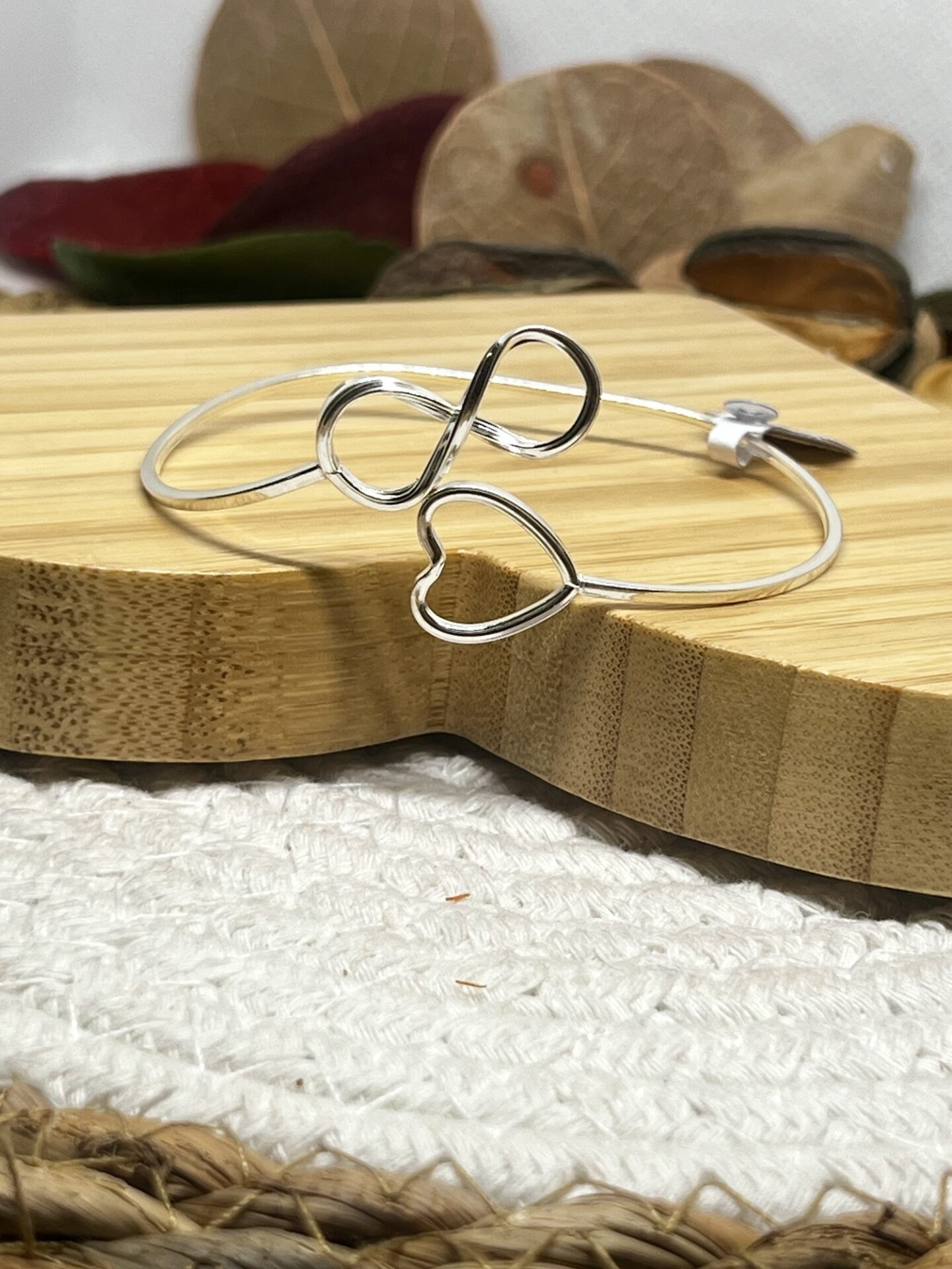 Pulseira Cravejada em Zircônias Brancas e Pedra Central Azul, Prata 925
