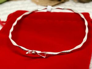 Elegância e Durabilidade: Bracelete de Fio Torcido em Prata 925