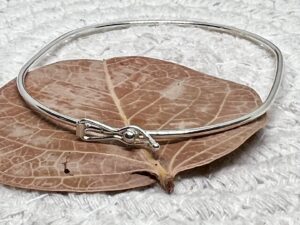 Elegância e Durabilidade: Bracelete de Fio Torcido em Prata 925