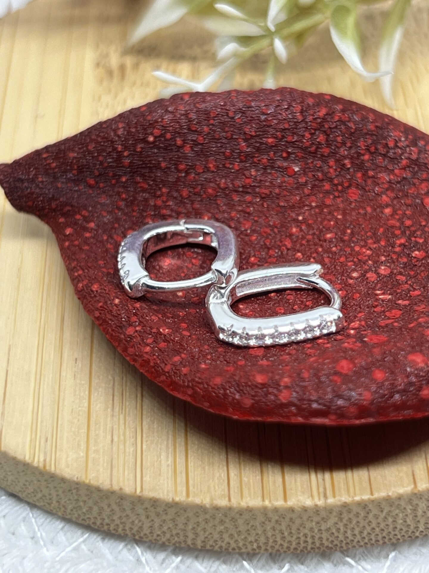 Conheça as Argolas Quadradas Cravejadas em Microzircônias 13mm - Imagem 3