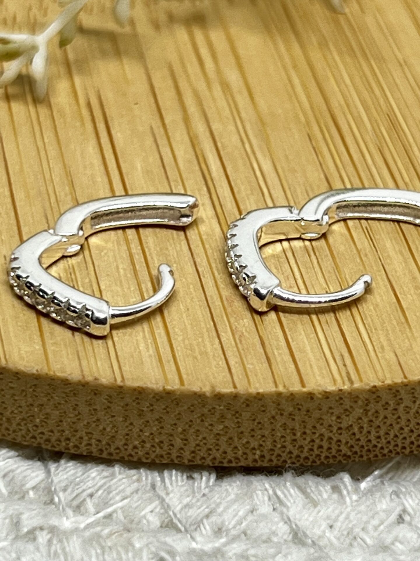 Conheça as Argolas Quadradas Cravejadas em Microzircônias 13mm