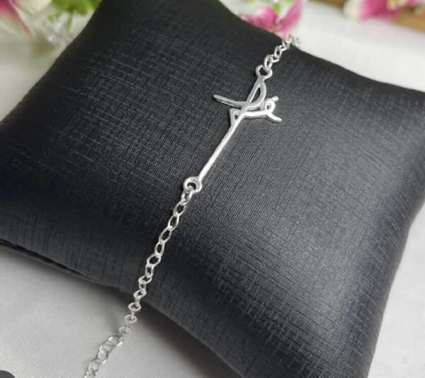 Pulseira com Elos em Cruz: Um Símbolo de Fé em Prata 925