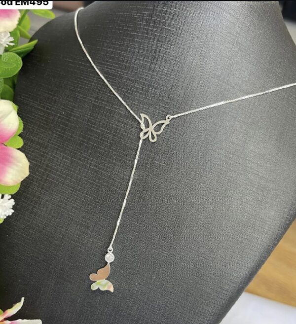 Colar Tipo Gravatinha com Pingente de Borboleta em Prata 925