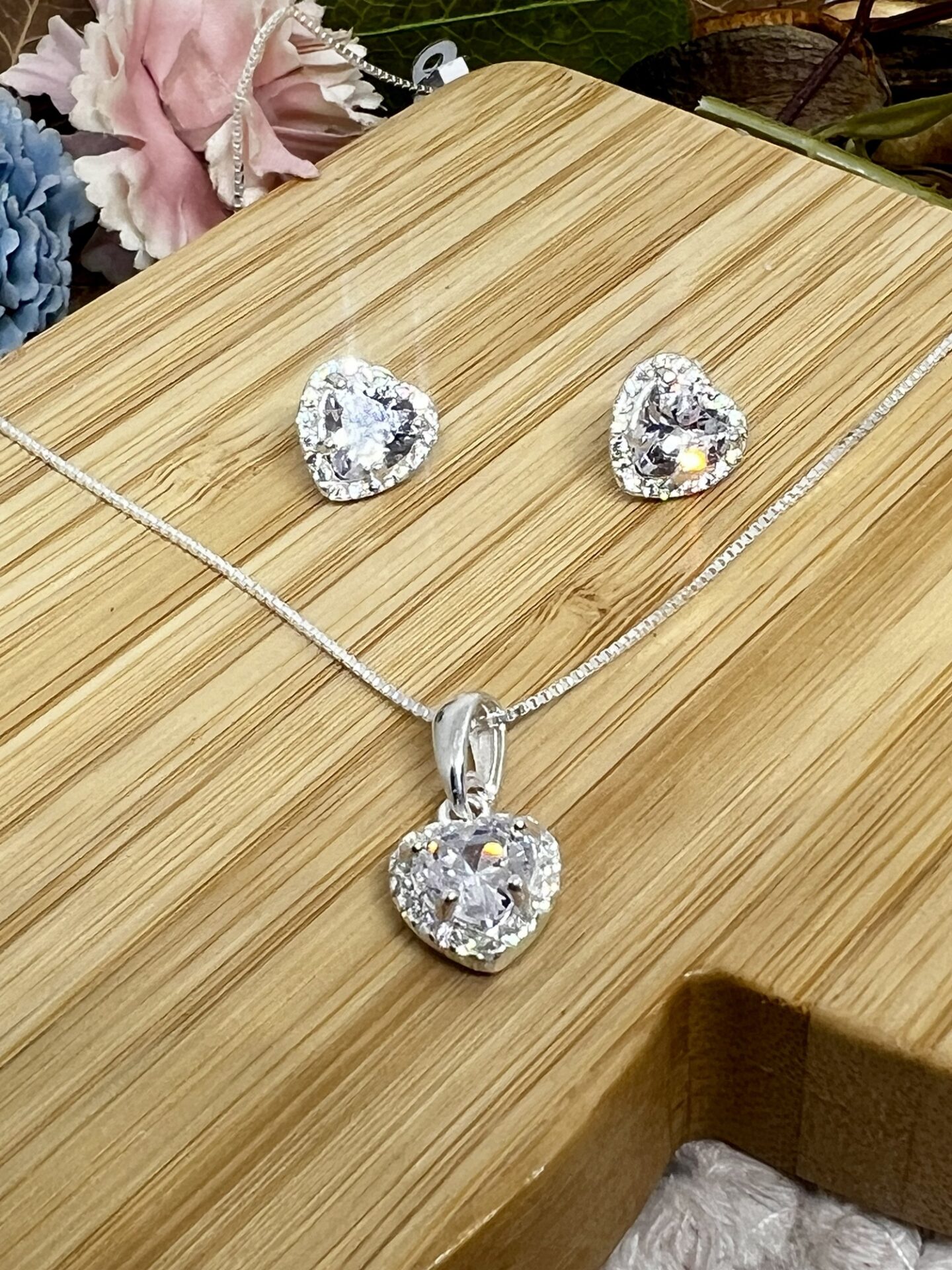 Conjunto de Brinco e Pingente com Microzircônias