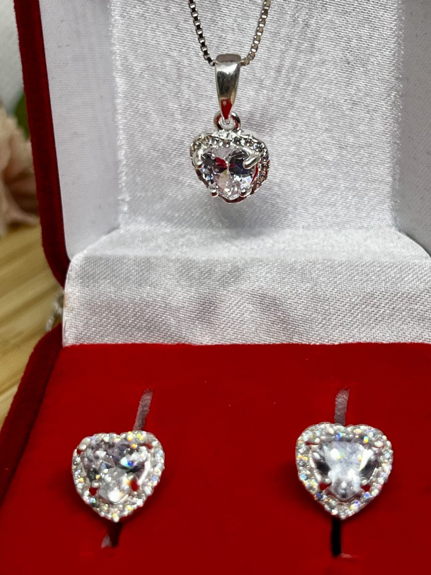 Conjunto de Brinco e Pingente com Microzircônias