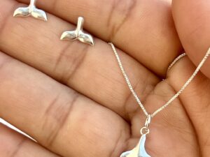 Conjunto Brinco e Colar com Pingente de Rabo de Baleia em Prata 925