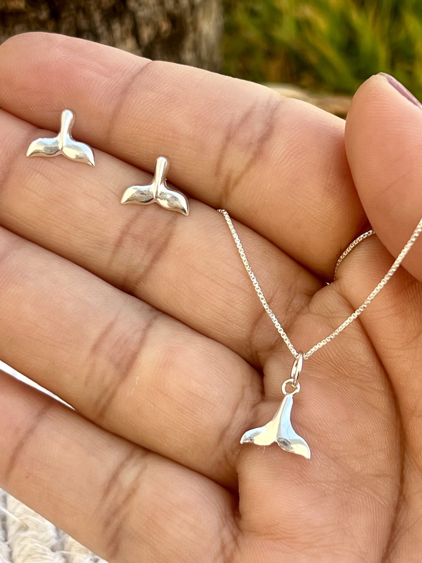 Conjunto Brinco e Colar com Pingente de Rabo de Baleia em Prata 925