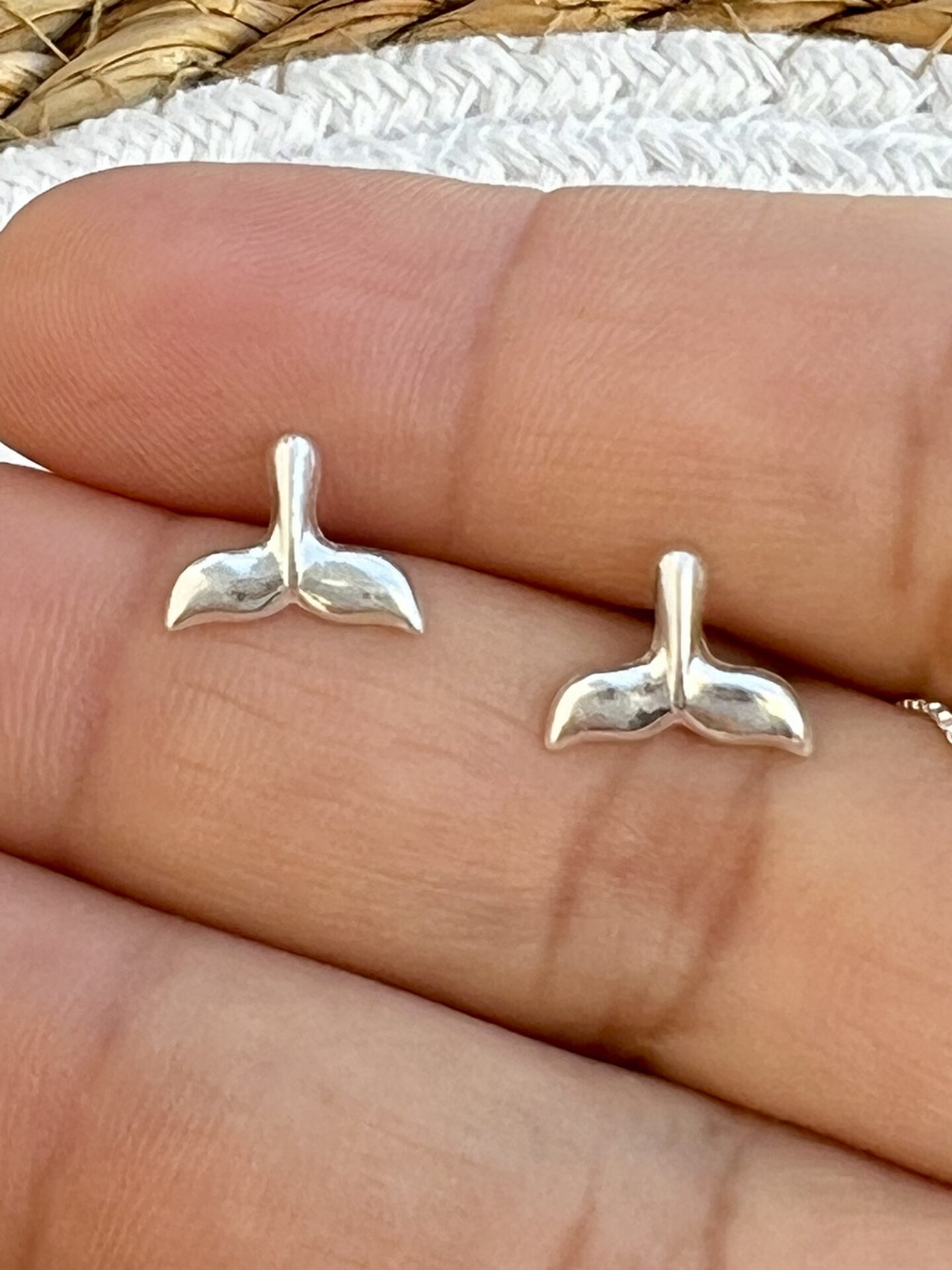 Conjunto Brinco e Colar com Pingente de Rabo de Baleia em Prata 925